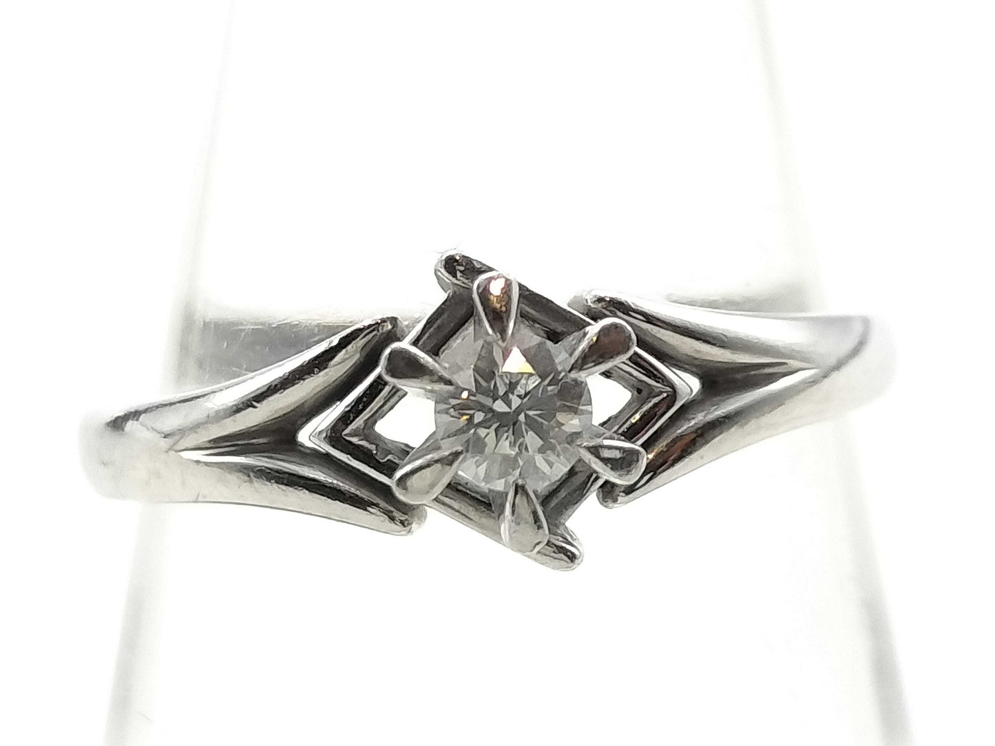 Diamond Pt900 3.9g Ring
