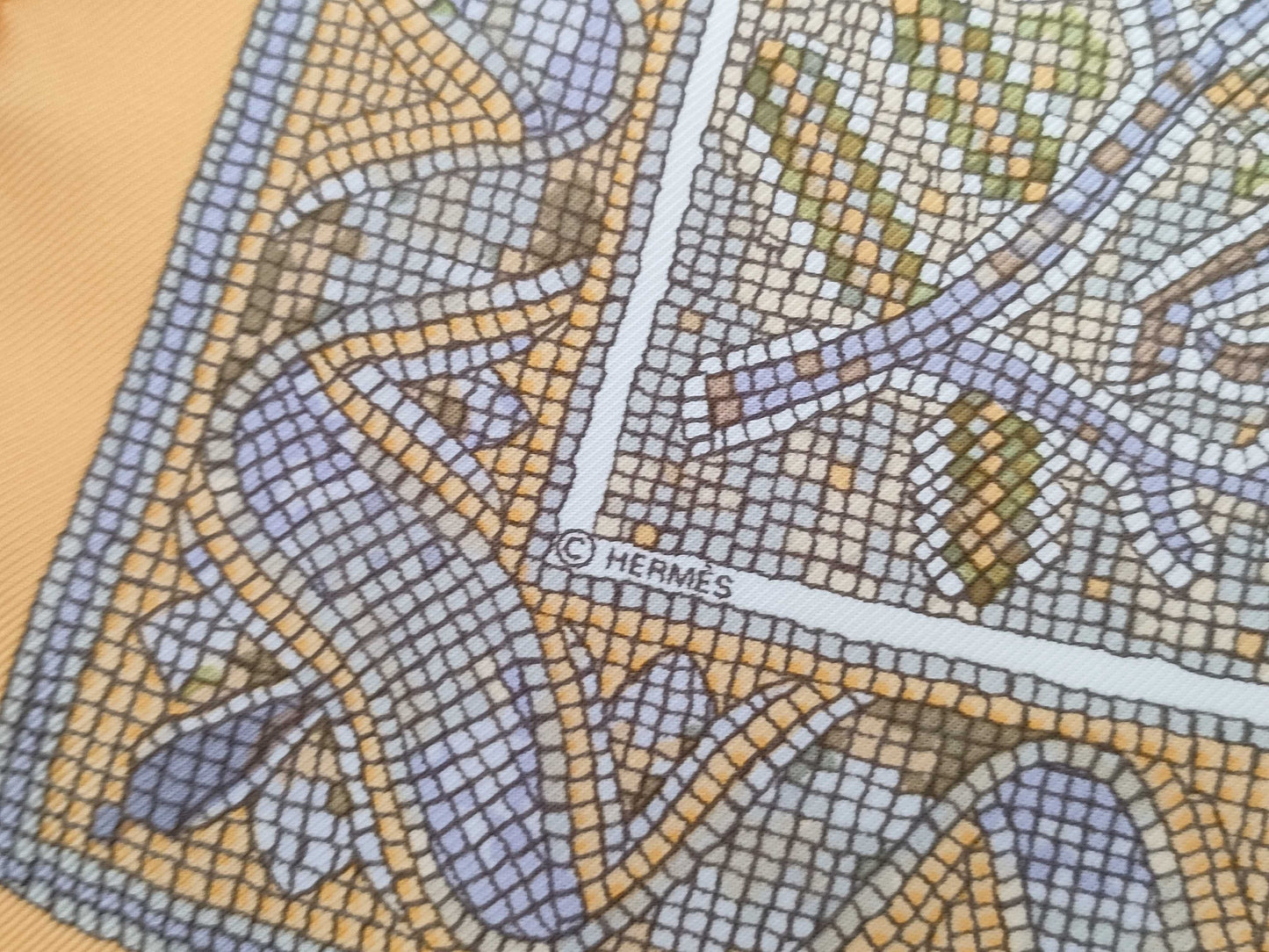 (10462_0067) HERMES Carre Petit Carre Mosaic Tile Animal Scarf