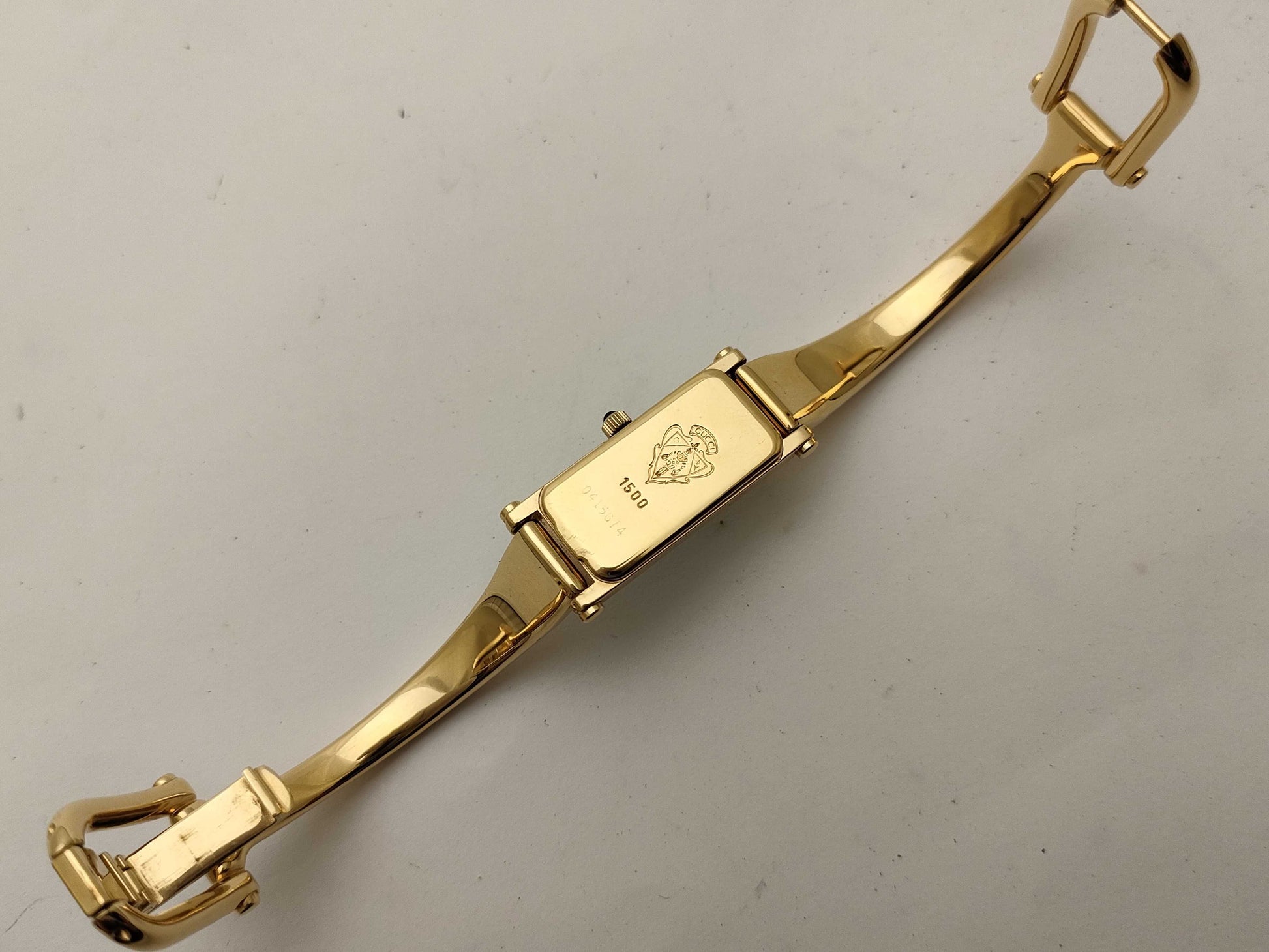GUCCI 1500 L Black Dial Gold Women's Watch