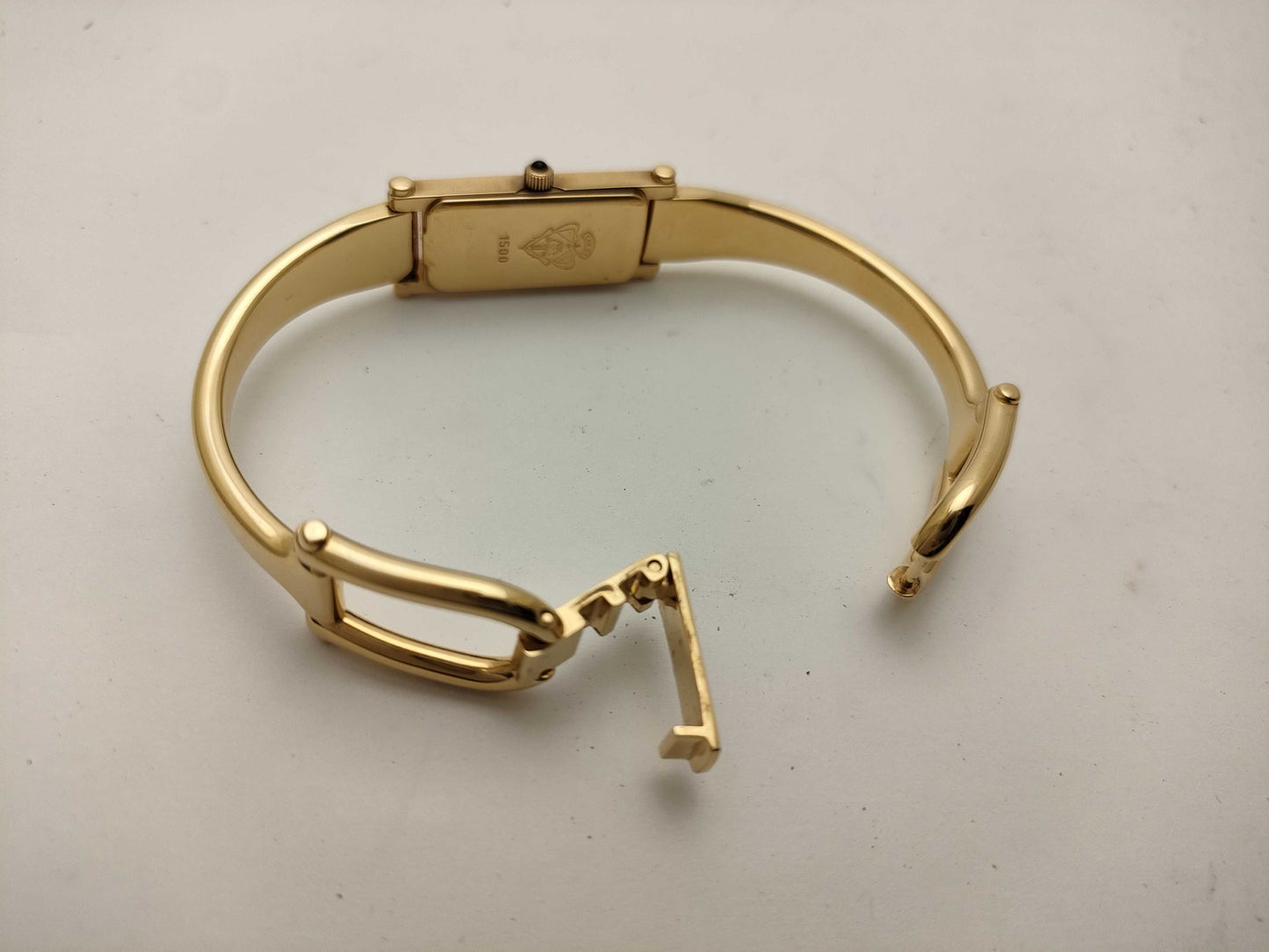 GUCCI 1500 L Black Dial Gold Women's Watch
