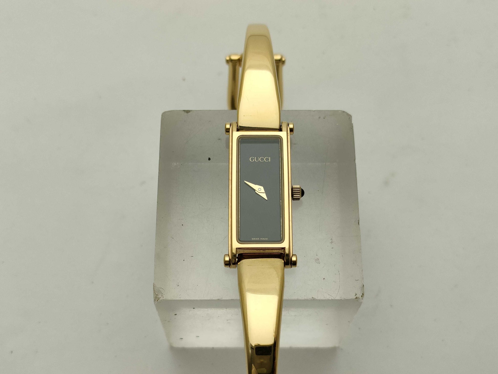 GUCCI 1500 L Black Dial Gold Women's Watch