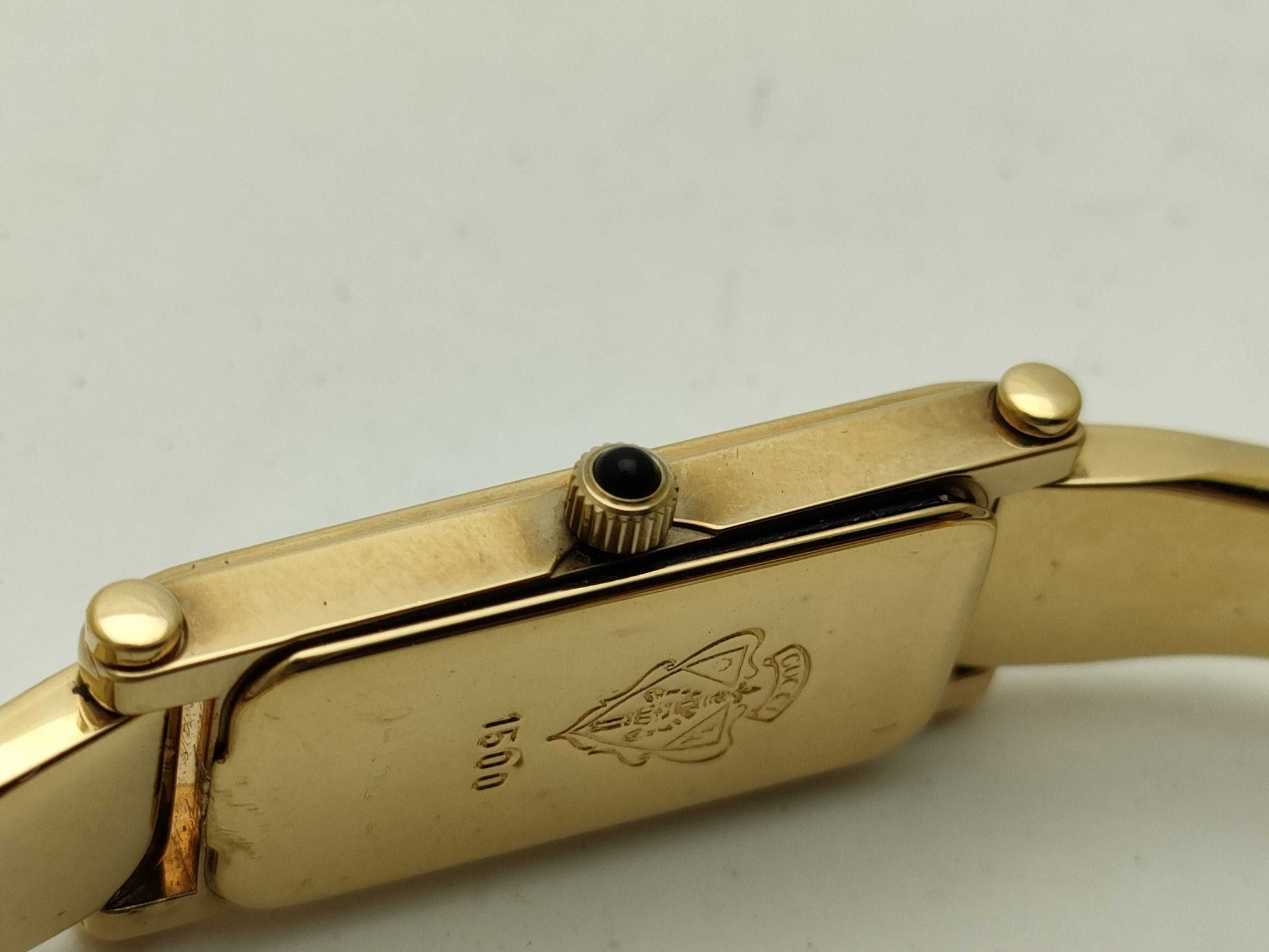 GUCCI 1500 L Black Dial Gold Women's Watch
