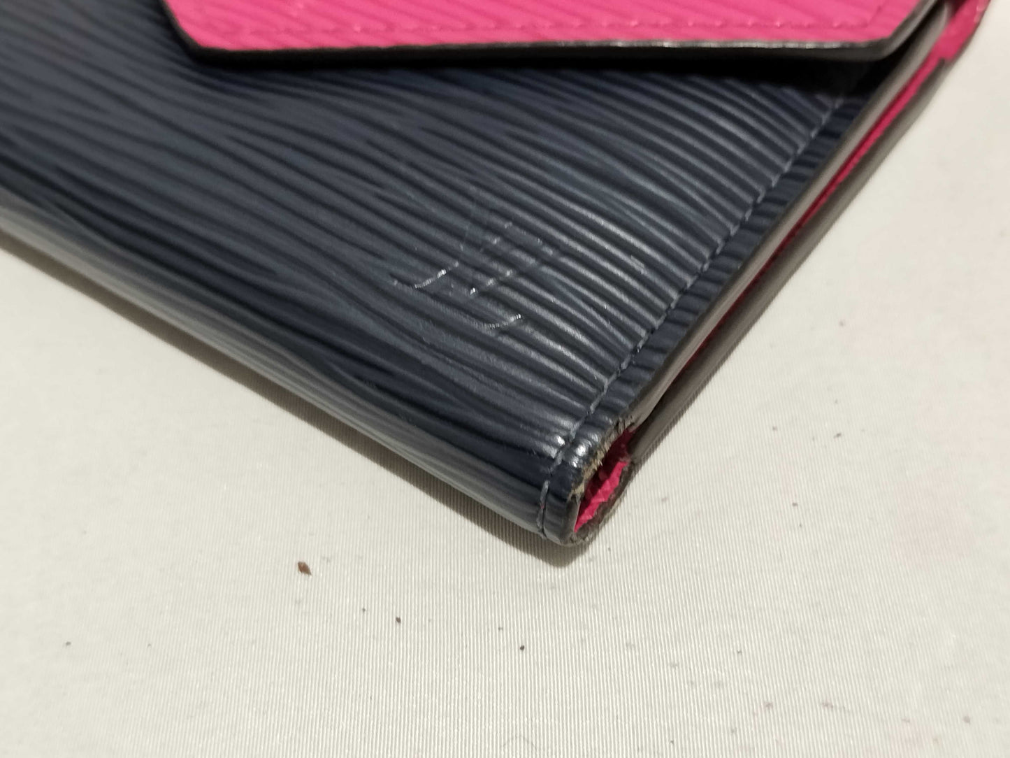 LOUIS VUITTON Epi Victorine Wallet