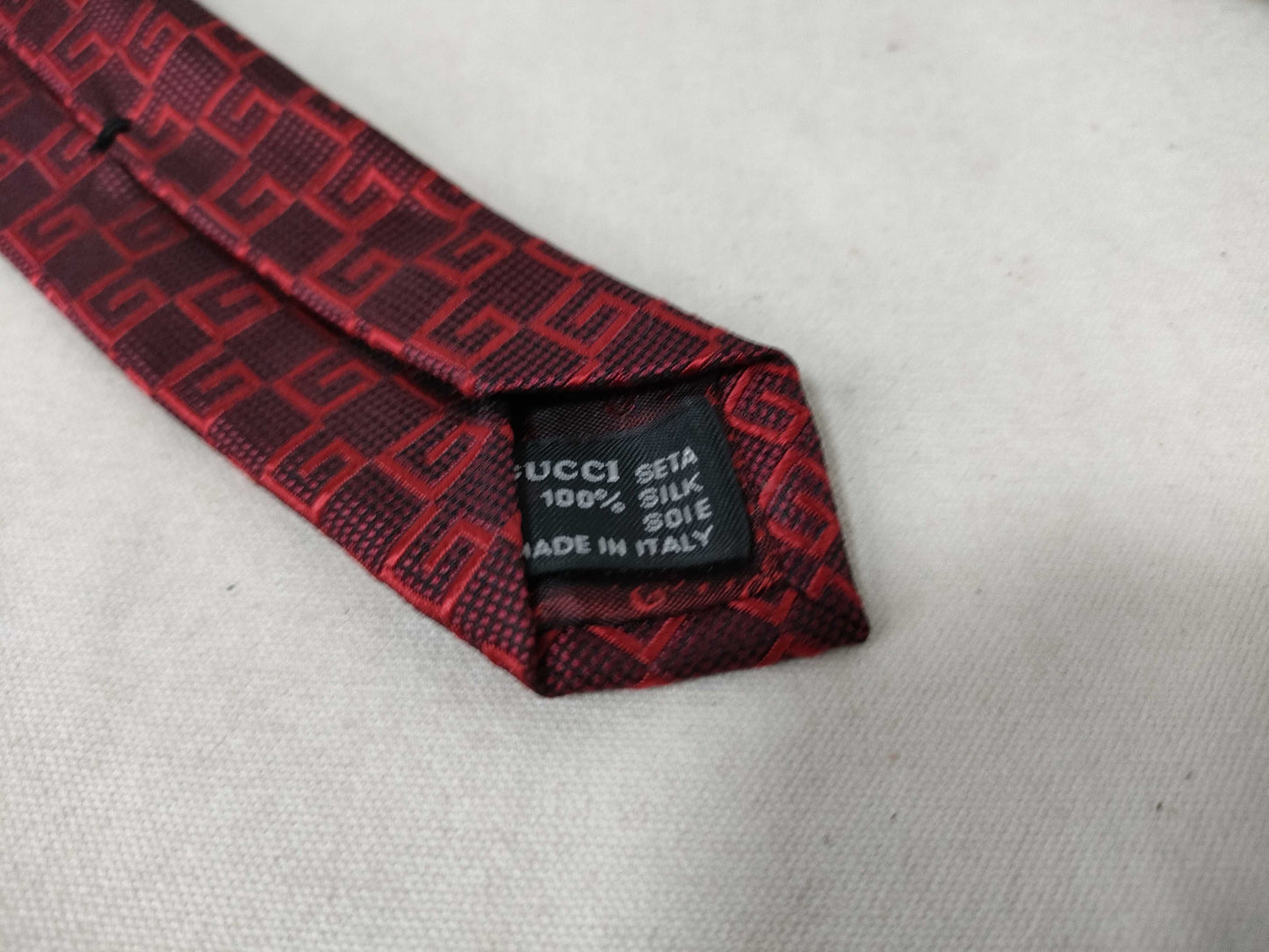 HERMES *2 / CHANEL *1 / GUCCI *2 Ties *5 Ties with broken tip and no fraying