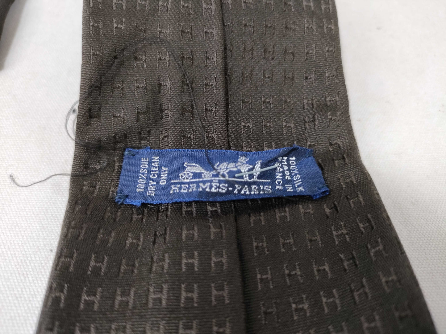 HERMES *2 / CHANEL *1 / GUCCI *2 Ties *5 Ties with broken tip and no fraying