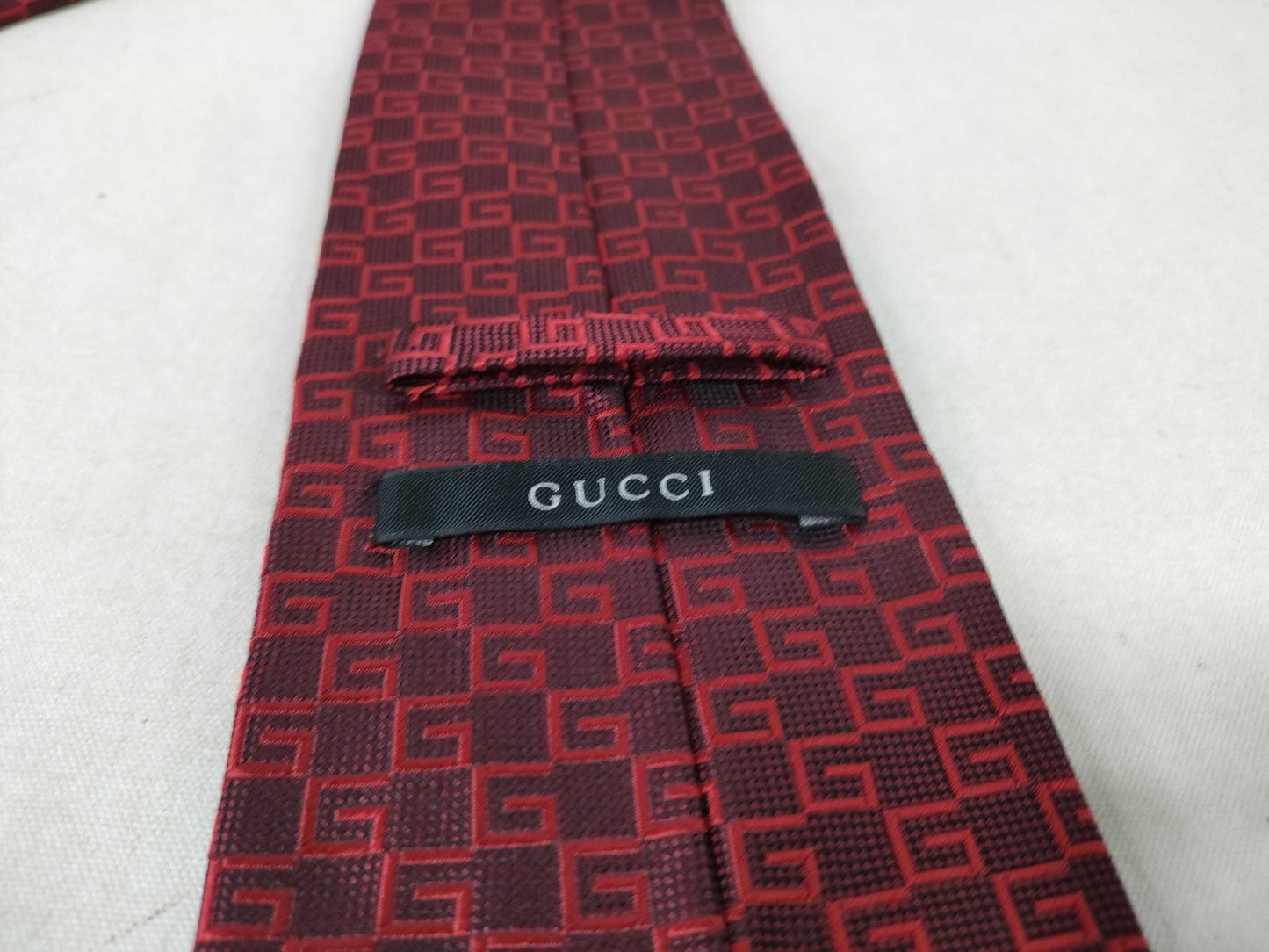 HERMES *2 / CHANEL *1 / GUCCI *2 Ties *5 Ties with broken tip and no fraying