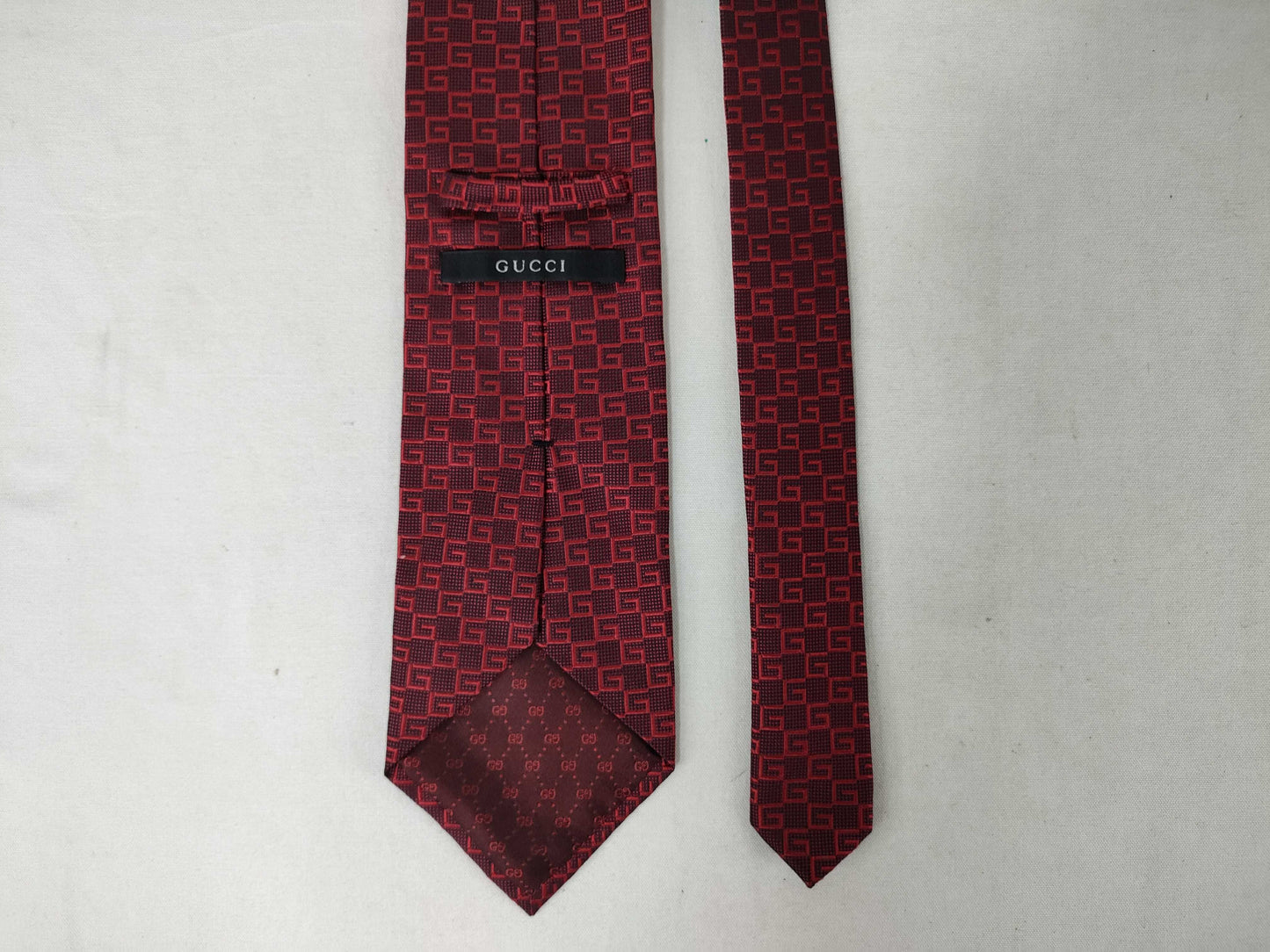 HERMES *2 / CHANEL *1 / GUCCI *2 Ties *5 Ties with broken tip and no fraying