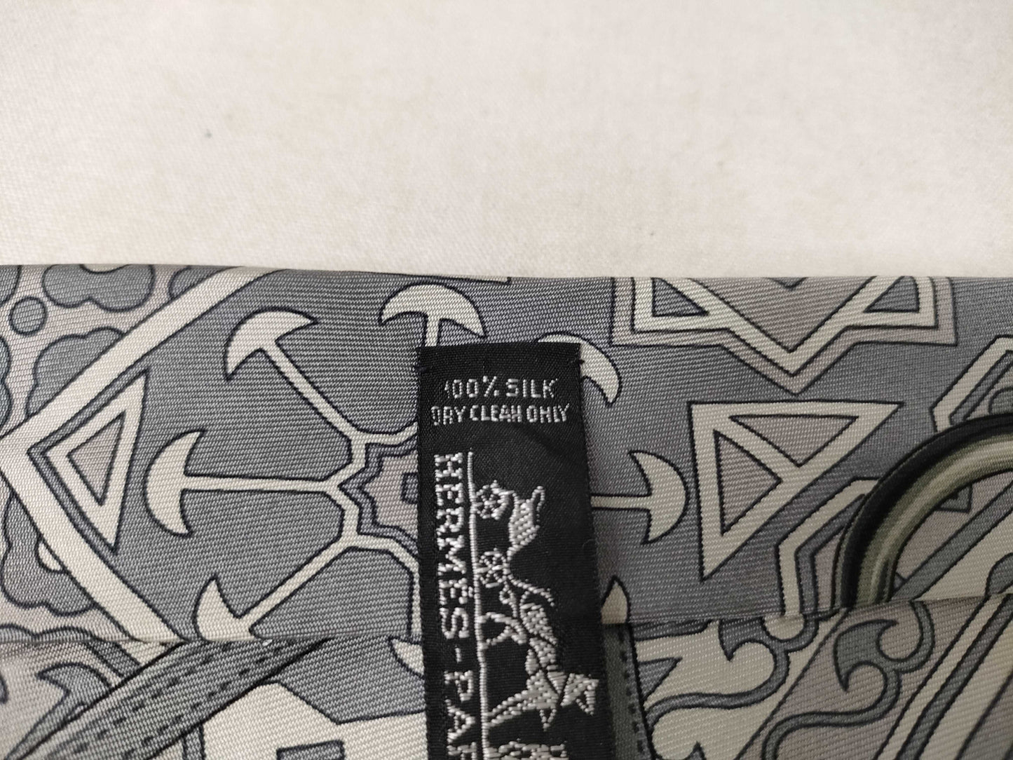 HERMES *2 / CHANEL *1 / GUCCI *2 Ties *5 Ties with broken tip and no fraying