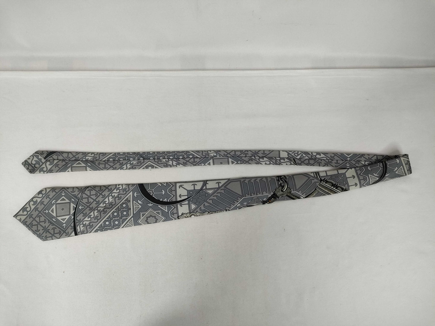 HERMES *2 / CHANEL *1 / GUCCI *2 Ties *5 Ties with broken tip and no fraying