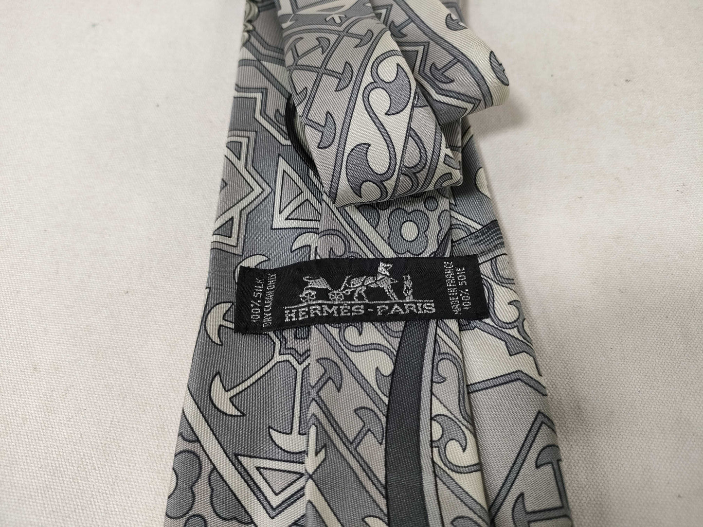 HERMES *2 / CHANEL *1 / GUCCI *2 Ties *5 Ties with broken tip and no fraying