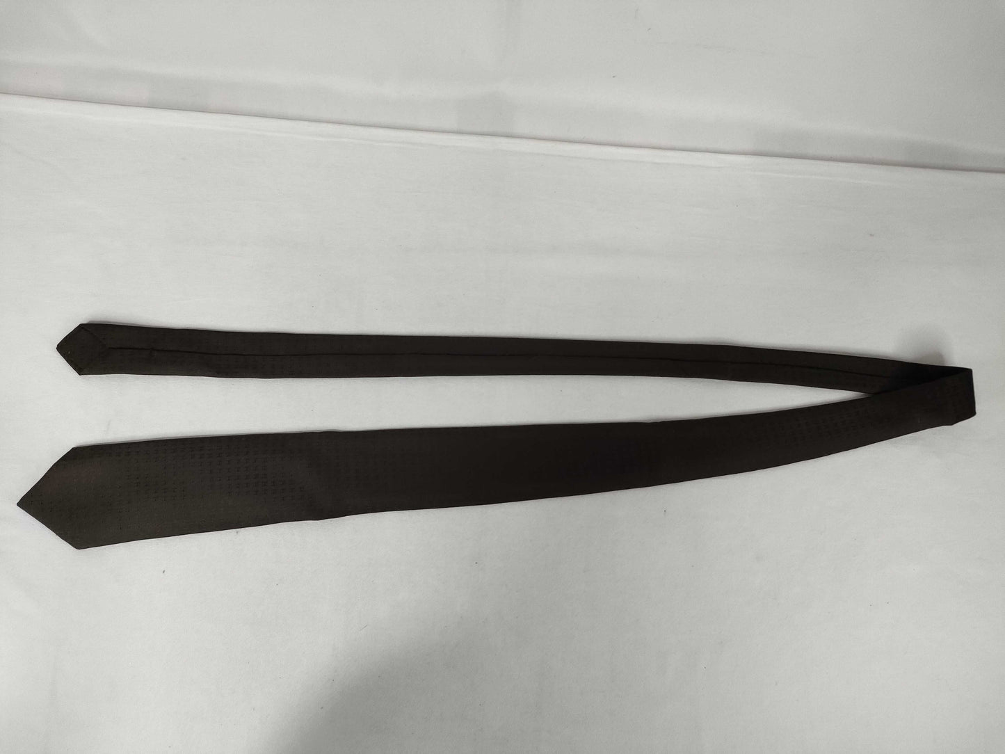 HERMES *2 / CHANEL *1 / GUCCI *2 Ties *5 Ties with broken tip and no fraying