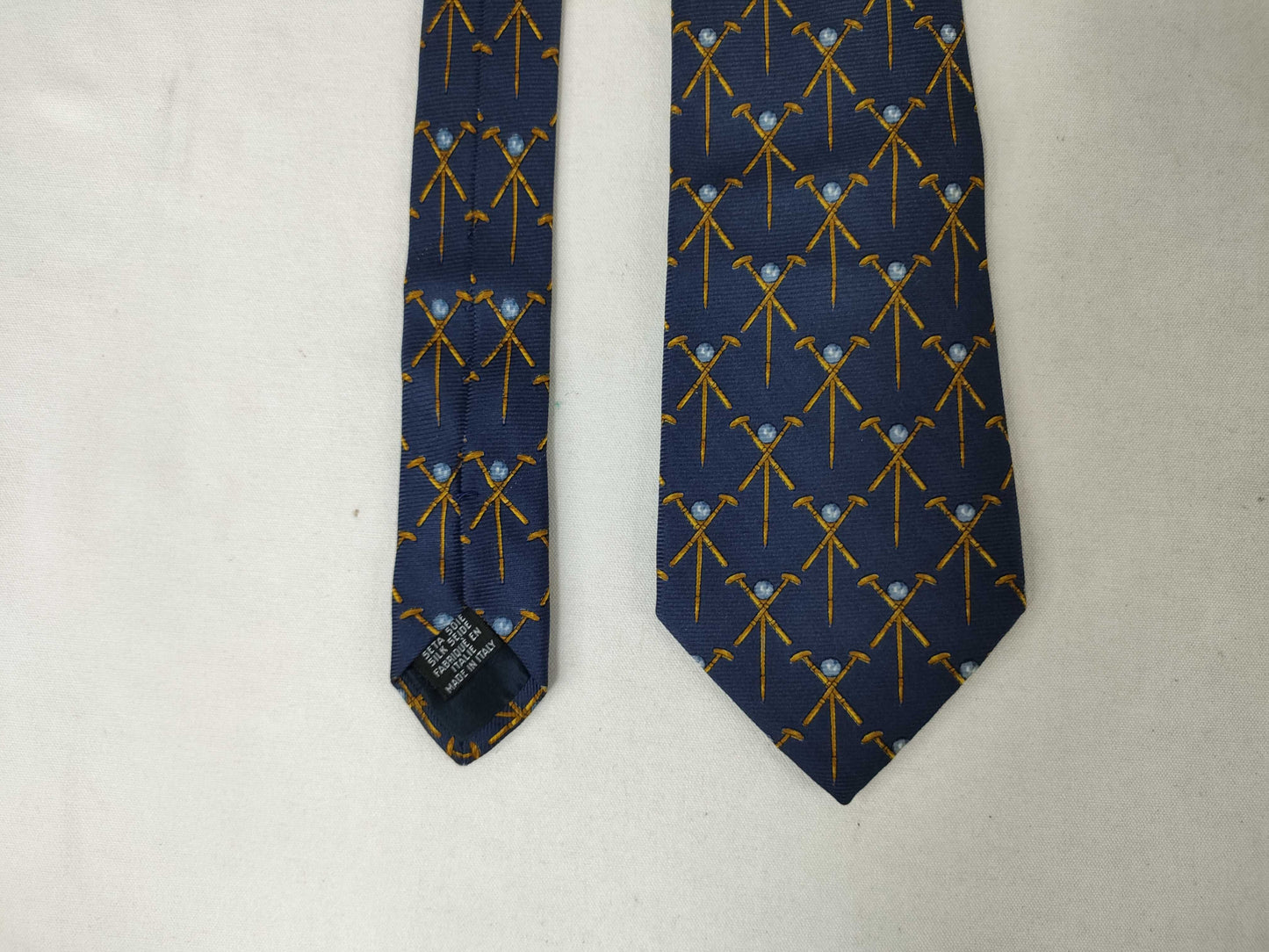 HERMES *2 / CHANEL *1 / GUCCI *2 Ties *5 Ties with broken tip and no fraying