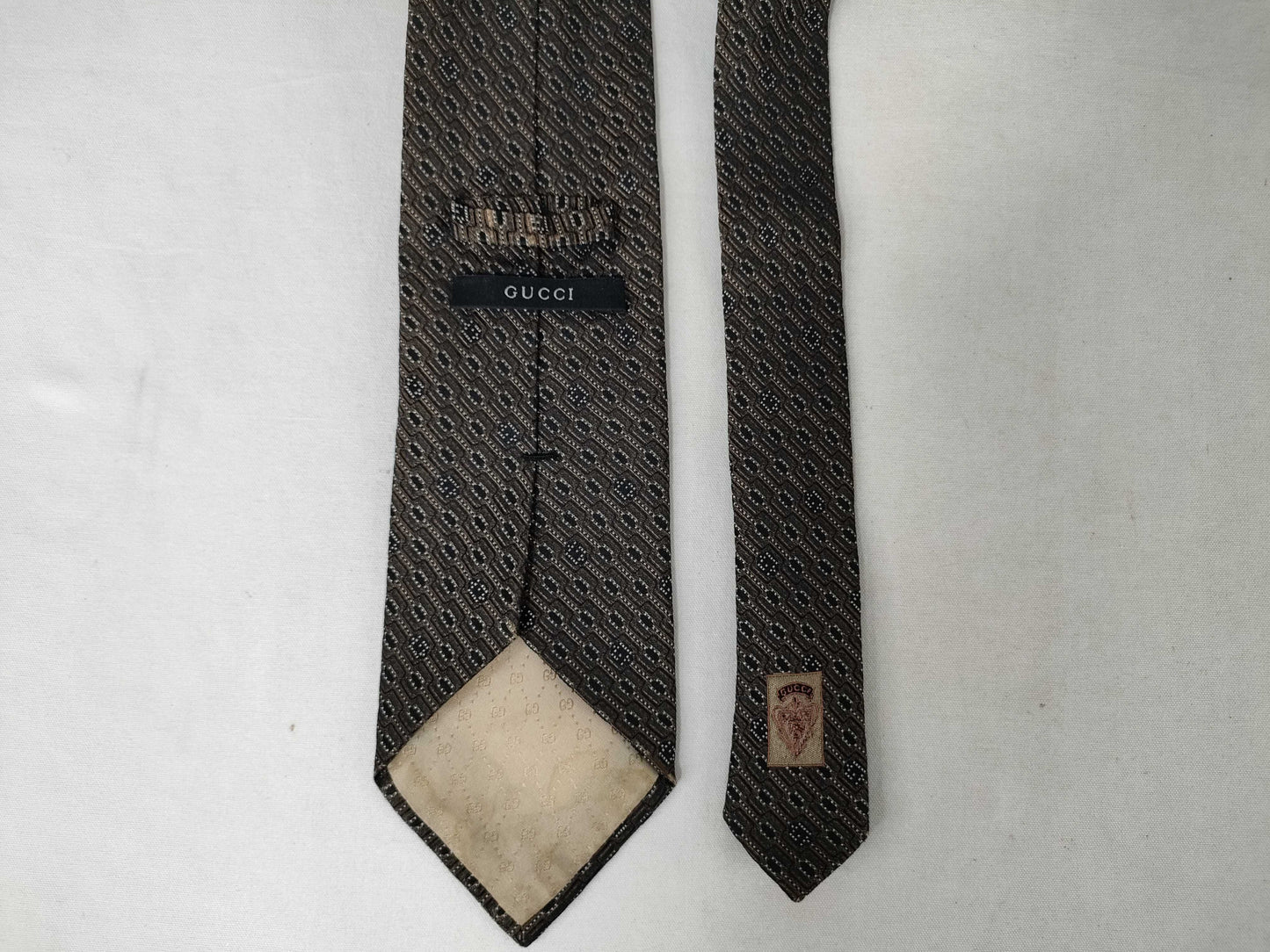 HERMES *2 / CHANEL *1 / GUCCI *2 Ties *5 Ties with broken tip and no fraying