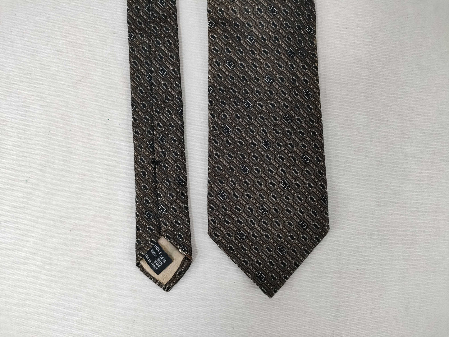 HERMES *2 / CHANEL *1 / GUCCI *2 Ties *5 Ties with broken tip and no fraying