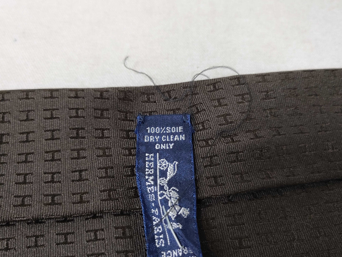 HERMES *2 / CHANEL *1 / GUCCI *2 Ties *5 Ties with broken tip and no fraying