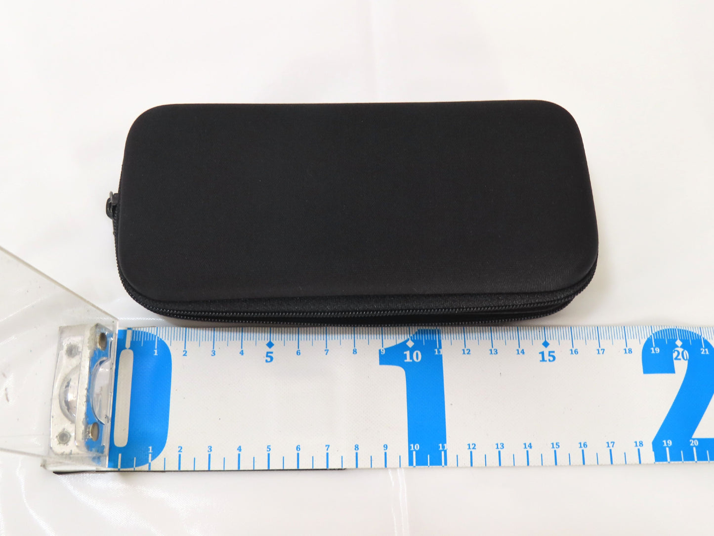 CHANEL Clover Button / Celine Garment / Breitling Case and Other Accessories