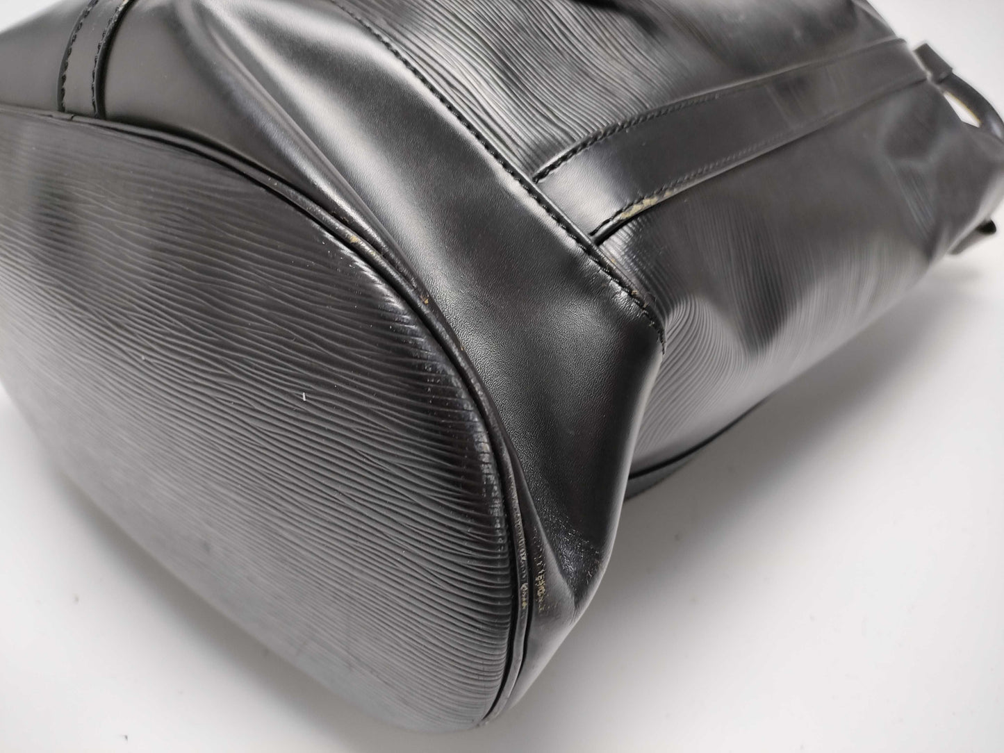 LOUIS VUITTON Epi Randonne GM Noir Shoulder Bag