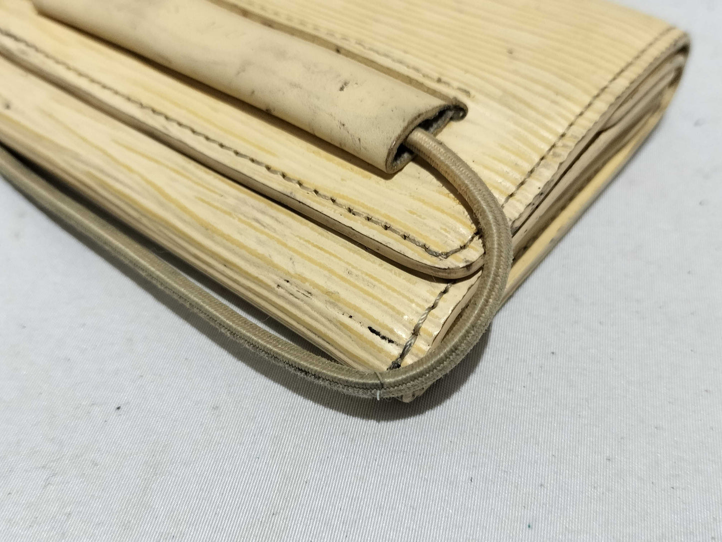 LOUIS VUITTON Epi Compact Wallet