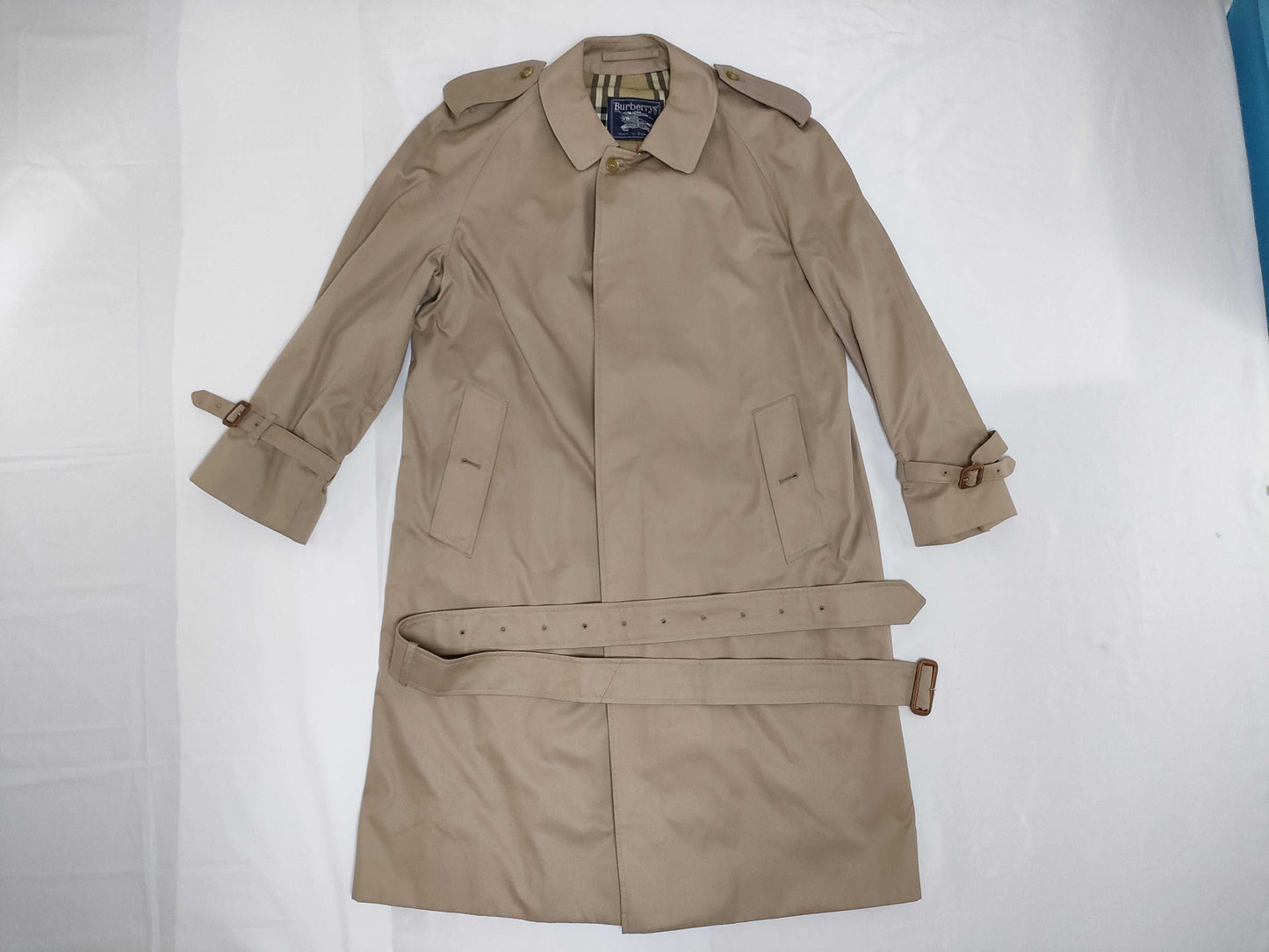 BURBERRY trench coat with Nova check interior and belt included
