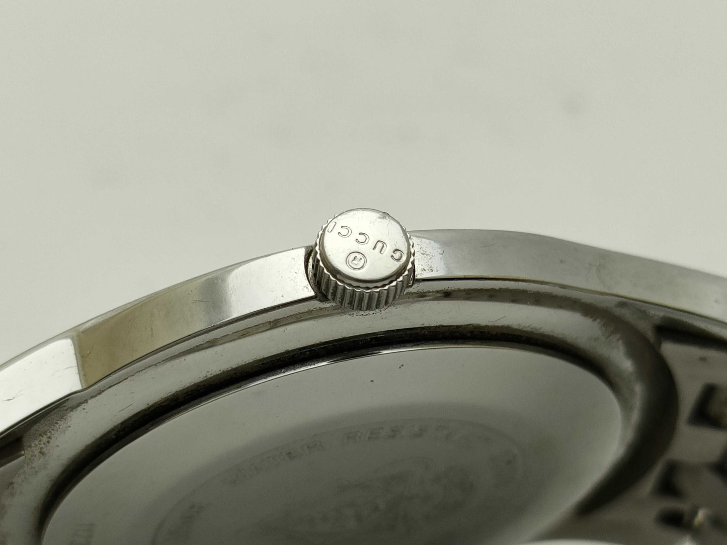 GUCCI 5500XL Men's Watch with Defective Buckle