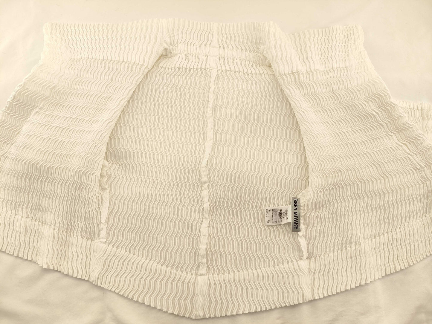ISSEY MIYAKE Pleated Cardigan White Cardigan