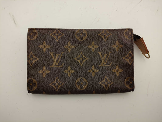 LOUIS VUITTON Monogram Bucket Pouch Pouch