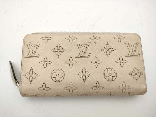 LOUIS VUITTON Monogram Mahina Zippy Wallet