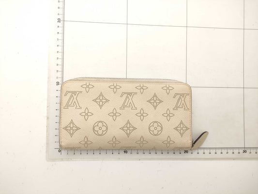 LOUIS VUITTON Monogram Mahina Zippy Wallet