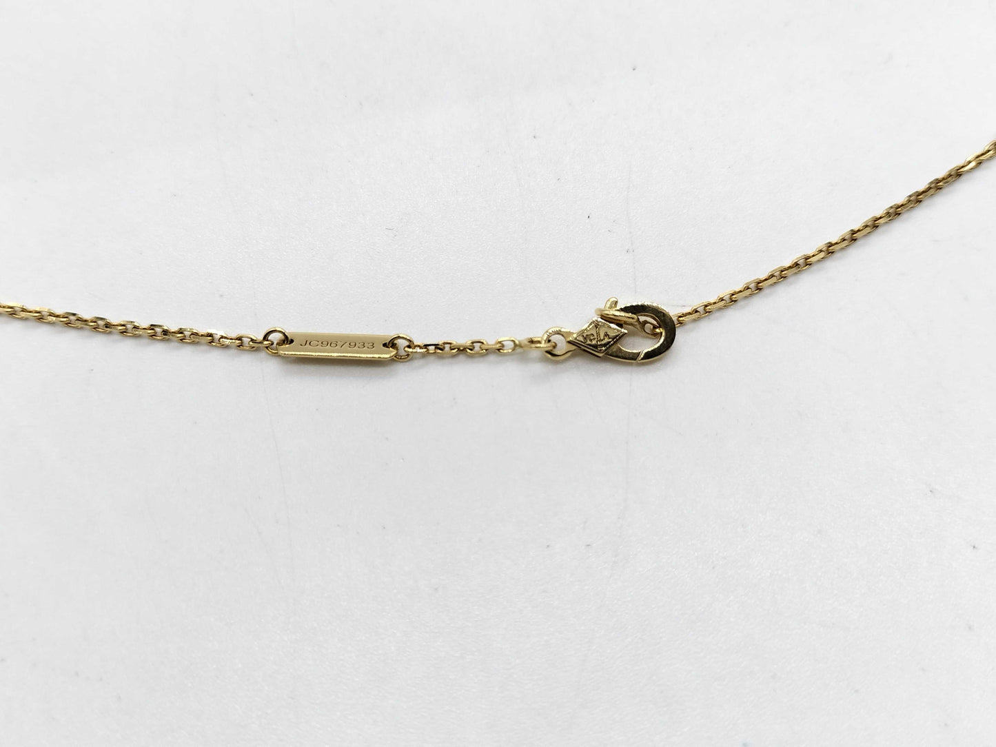 Van Cleef & Arpels Vintage Alhambra Carnelian Necklace in Yellow Gold and Au750, 5.1g