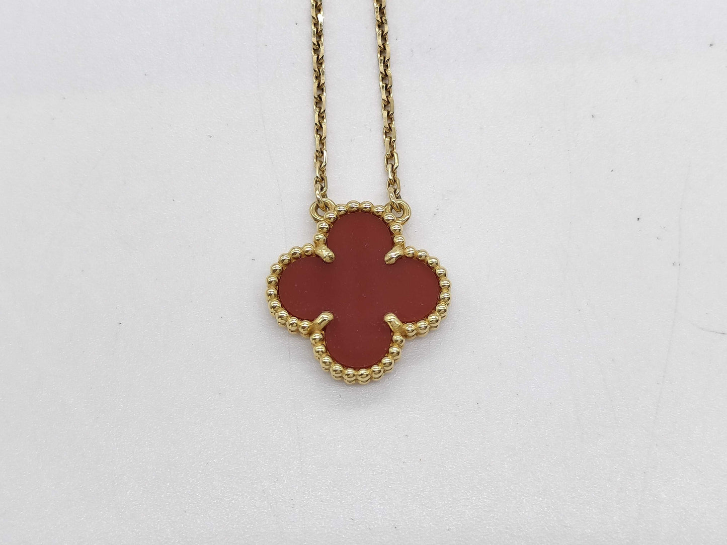 Van Cleef & Arpels Vintage Alhambra Carnelian Necklace in Yellow Gold and Au750, 5.1g