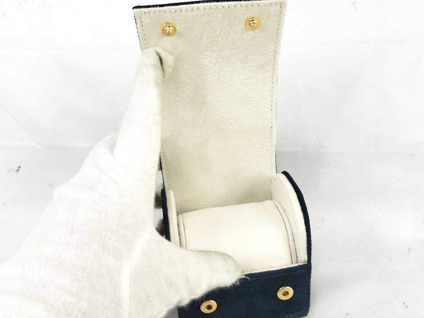LOUIS VUITTON 2 watch cases, 1 padlock, and other accessories