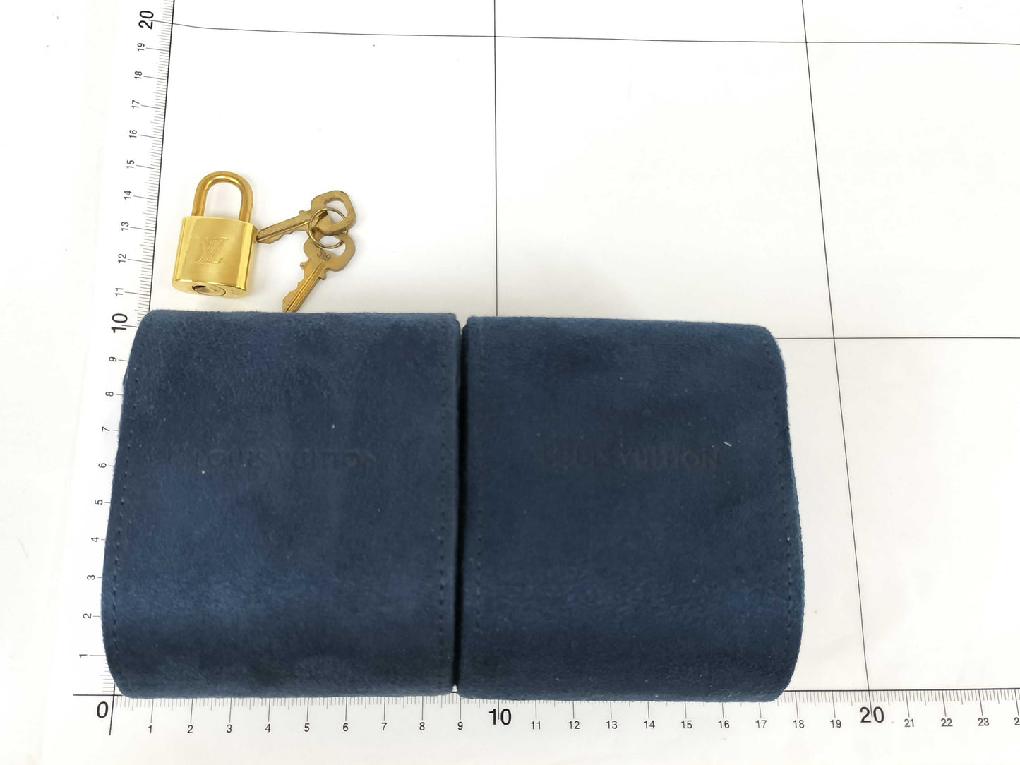 LOUIS VUITTON 2 watch cases, 1 padlock, and other accessories