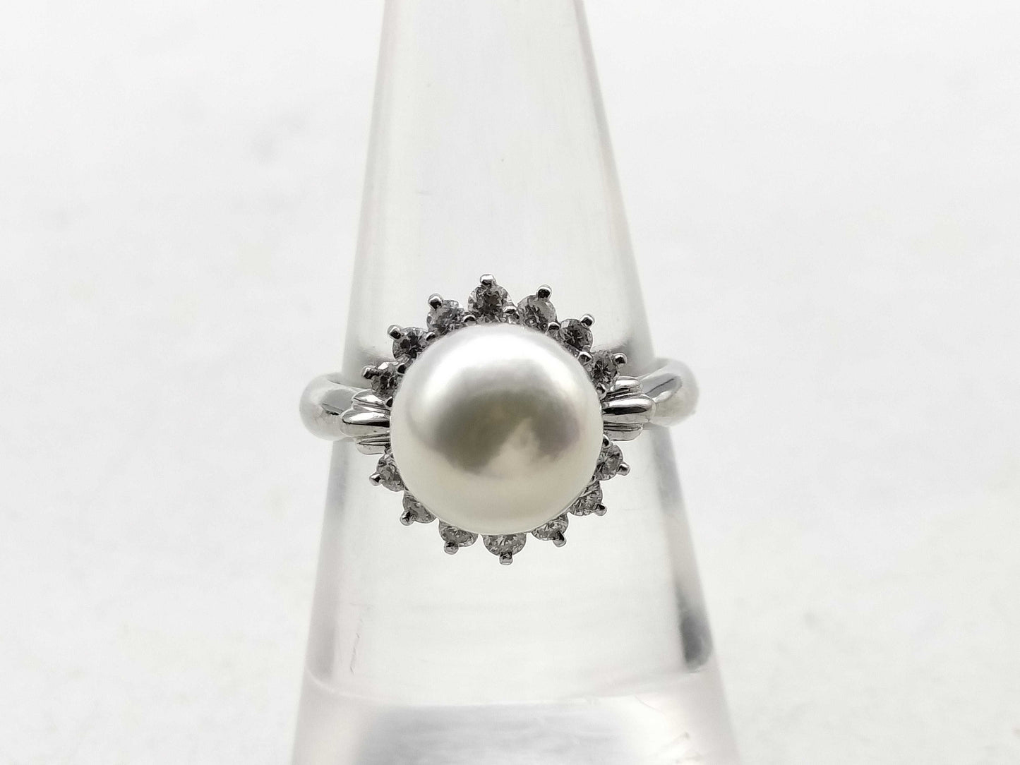 Akoya pearl ring, diameter 9.2mm, 0.33ct, 18K gold, 6.1g