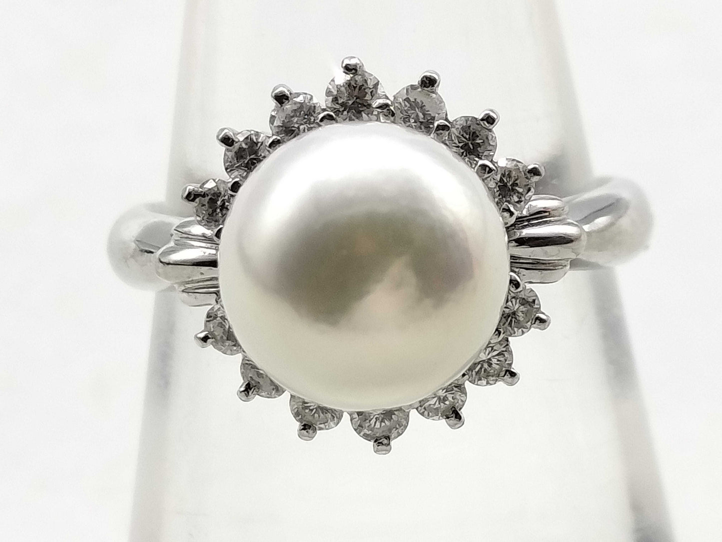 Akoya pearl ring, diameter 9.2mm, 0.33ct, 18K gold, 6.1g