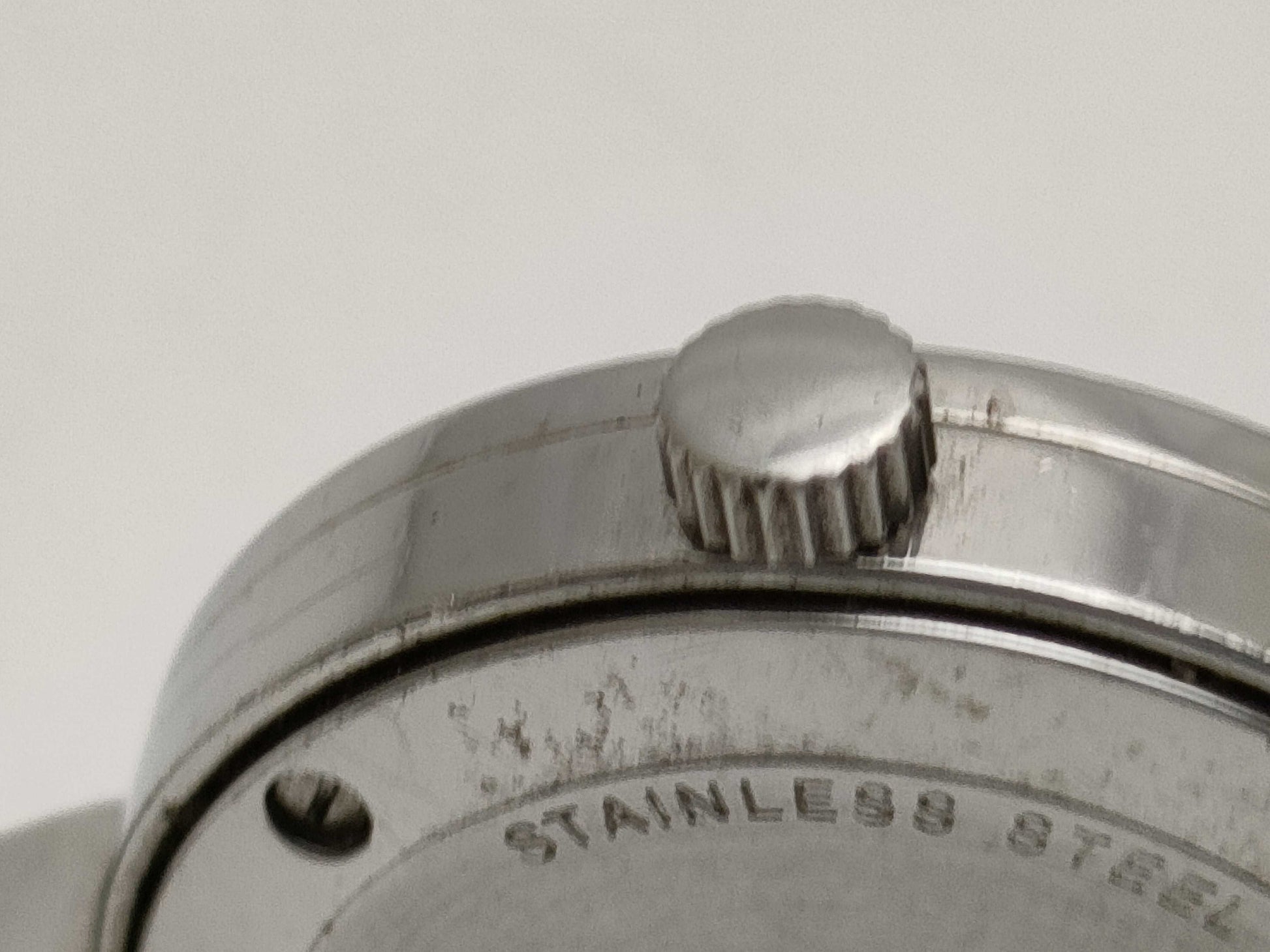 GUCCI 105 Women's Watch with Missing Screws