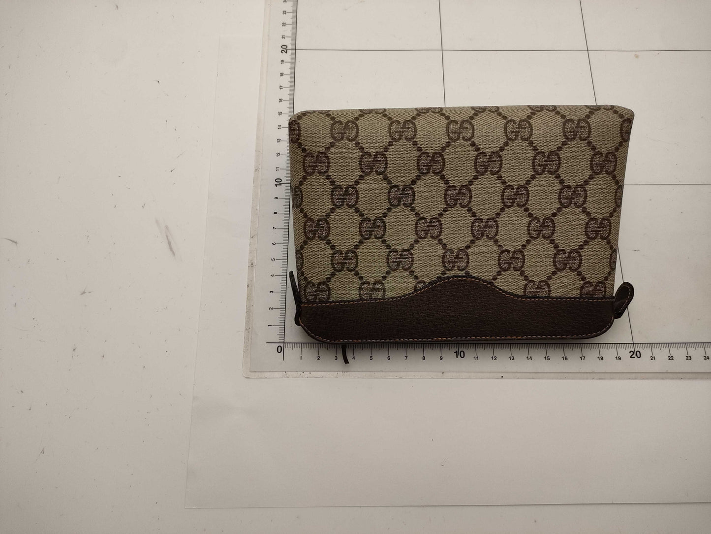 GUCCI Old GG Supreme Pouch Pouch