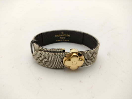 LOUIS VUITTON Monogram Good Luck Bracelet Bracelet/Bangle