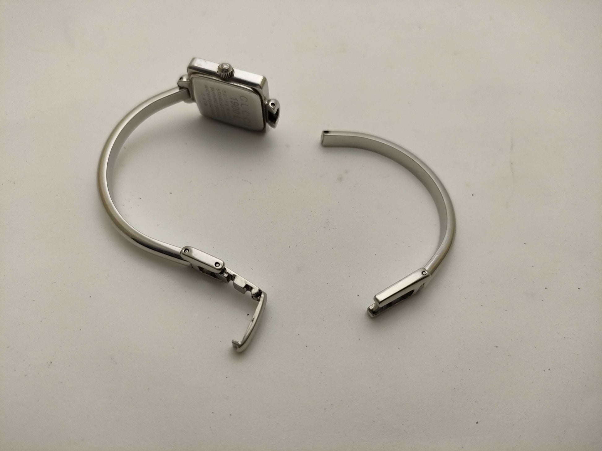 GUCCI 1900L Unworked Women's Watch
