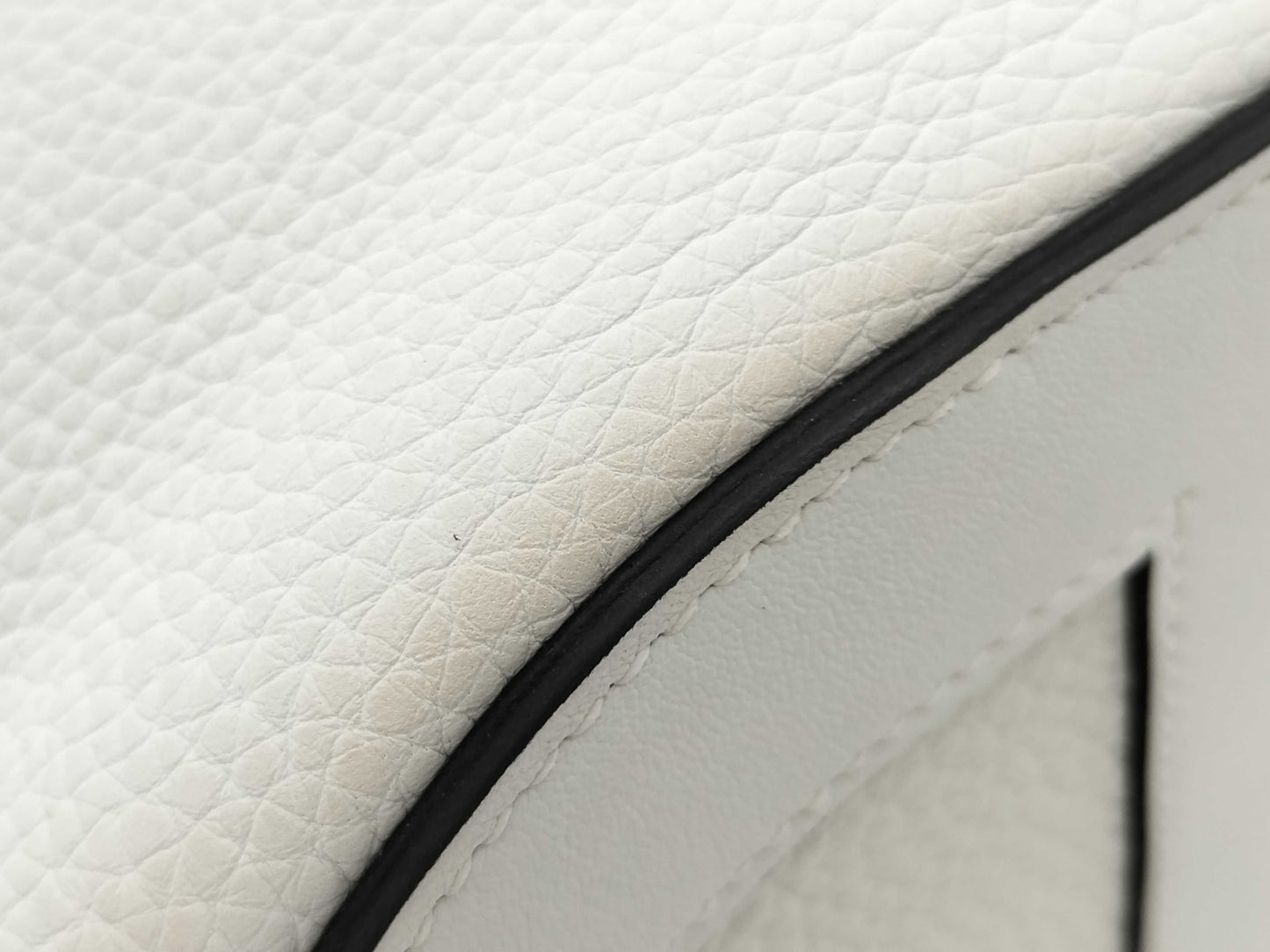 HERMES In the Loop White Handbag with Gold Hardware and B Stamp