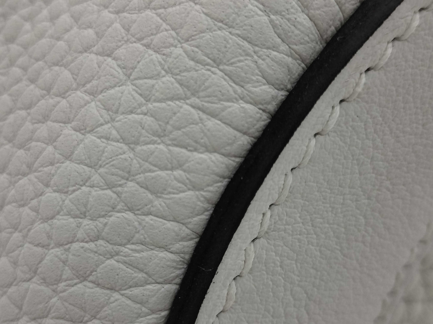 HERMES In the Loop White Handbag with Gold Hardware and B Stamp