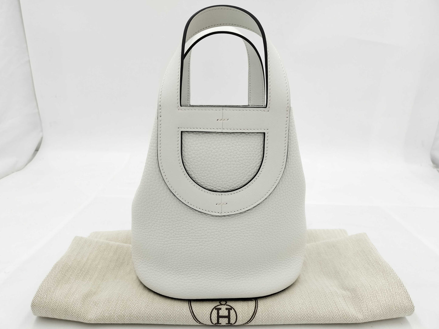 HERMES In the Loop White Handbag with Gold Hardware and B Stamp