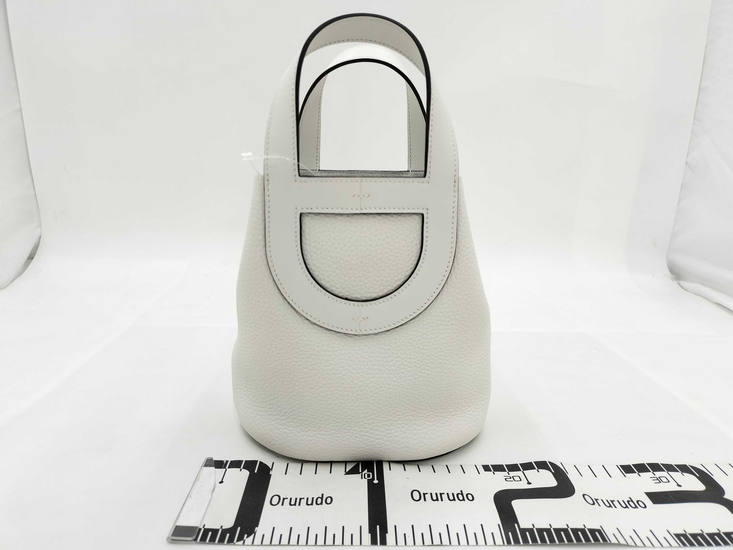 HERMES In the Loop White Handbag with Gold Hardware and B Stamp