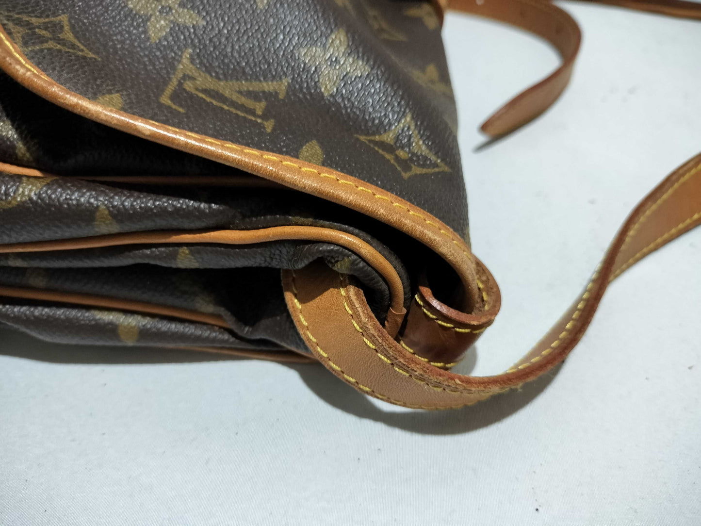 LOUIS VUITTON Monogram M42256 Saumur 30 Shoulder Bag