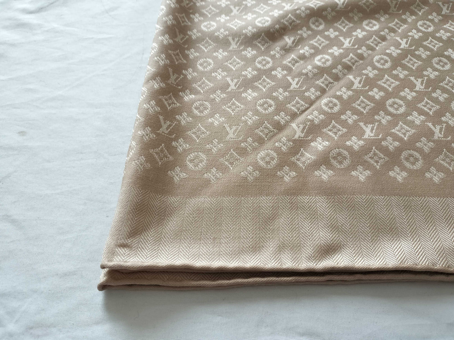 LOUIS VUITTON Monogram Large Stole Scarf