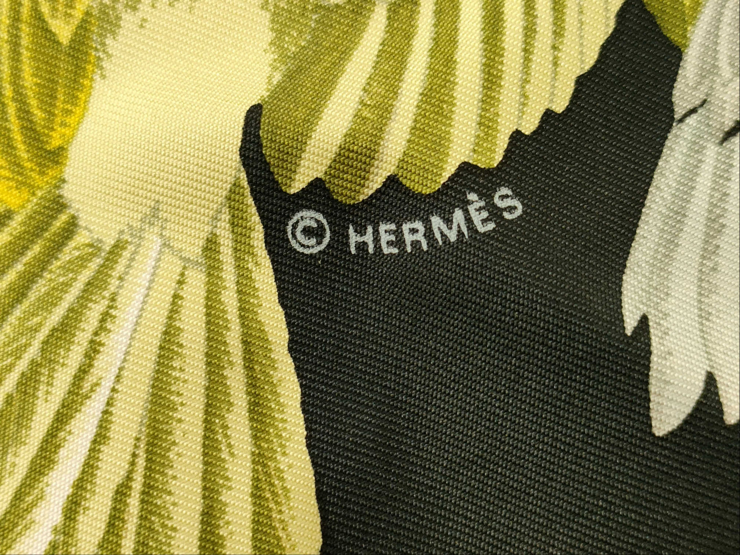 HERMES Carre 90 Lintrust Scarf