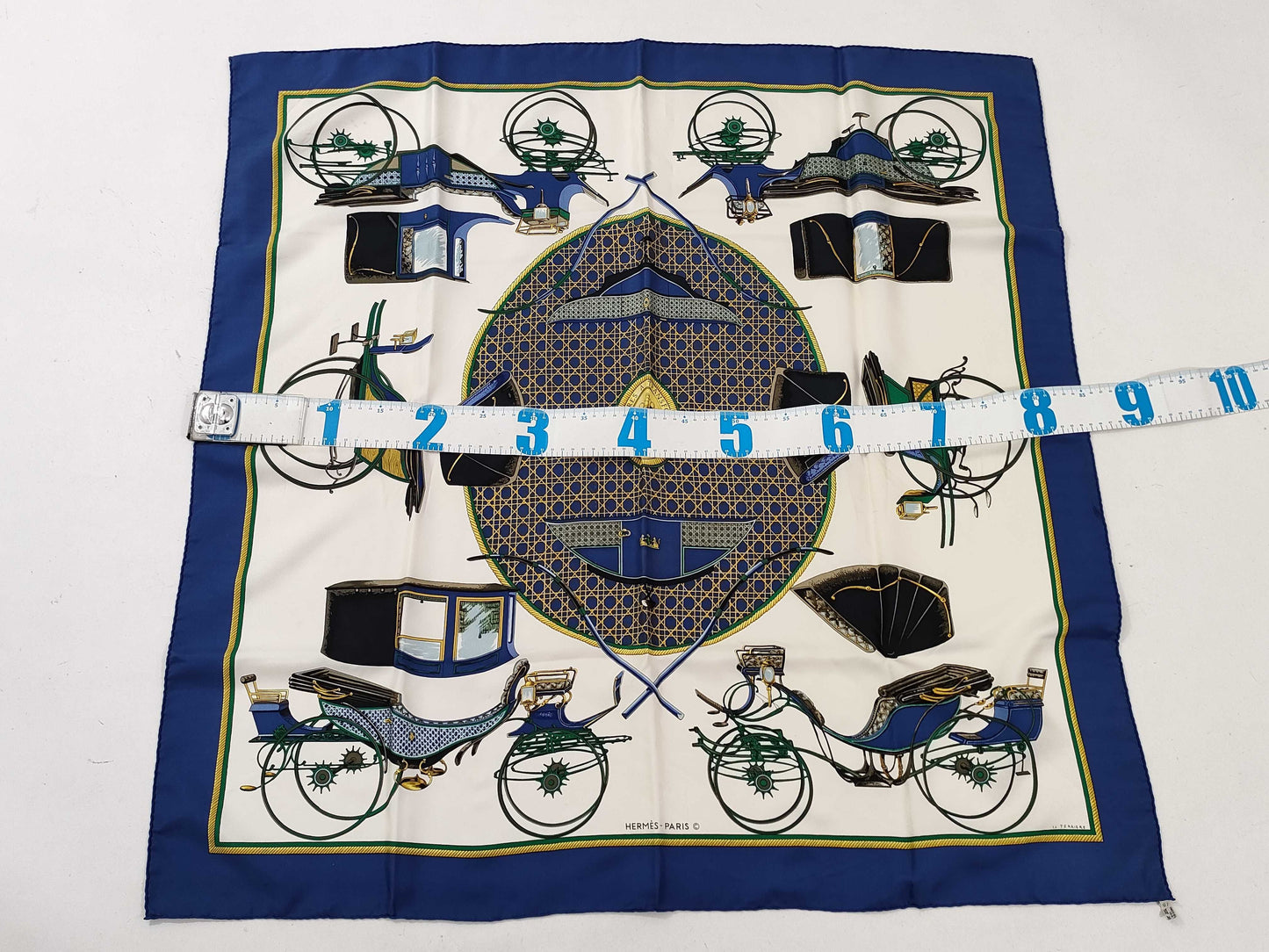HERMES Carré LES VOITURES A TRANSFORMATION Scarf