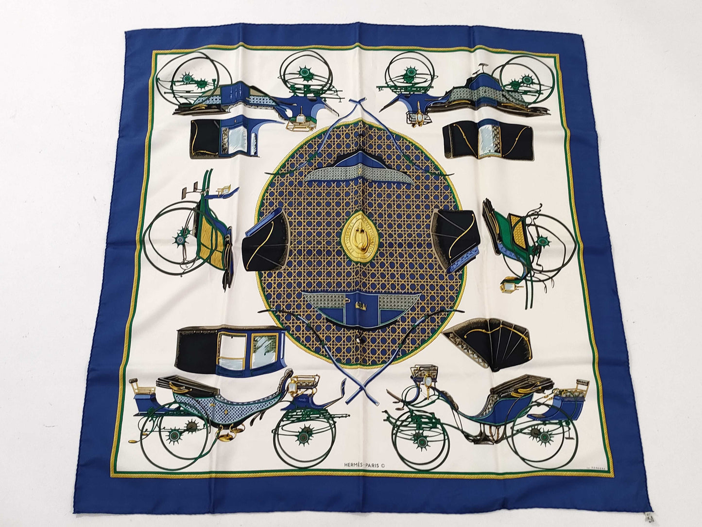 HERMES Carré LES VOITURES A TRANSFORMATION Scarf