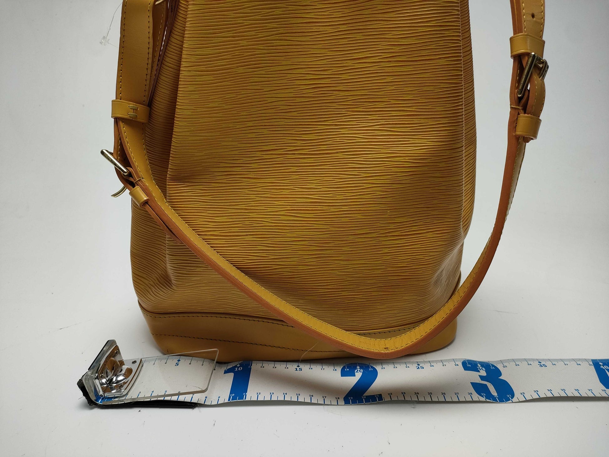 LOUIS VUITTON Epi Noe Shoulder Bag