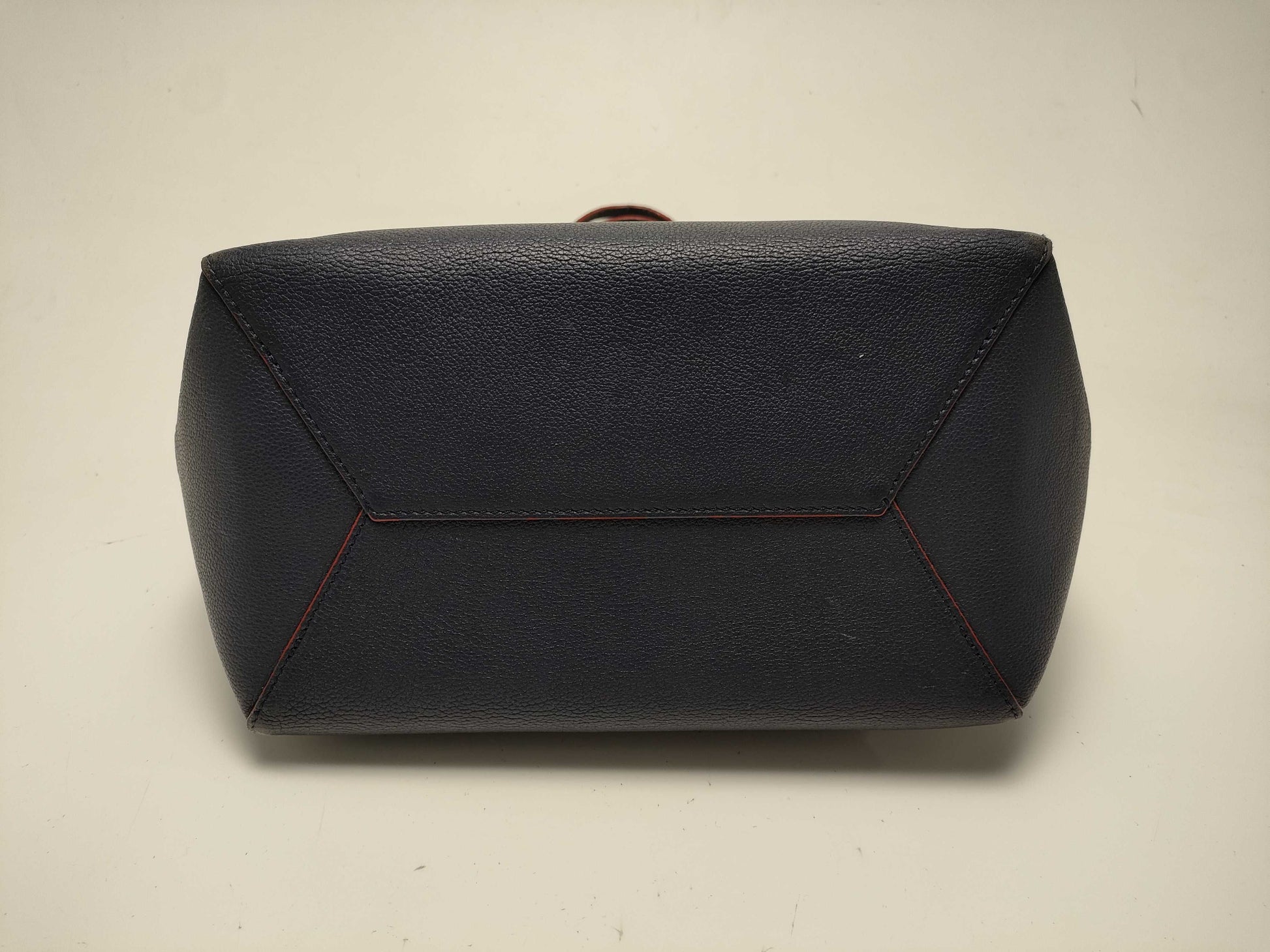 LOUIS VUITTON Lock Me Cover Tote Bag