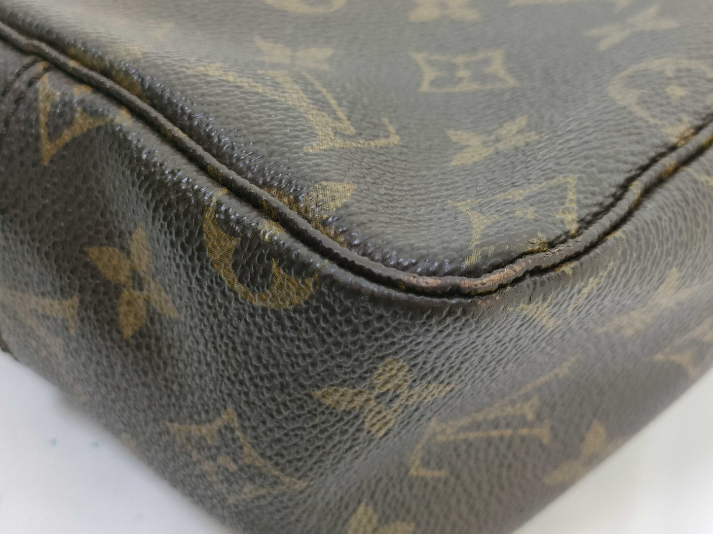 LOUIS VUITTON Monogram M47522 True Toilet 28 Pouch